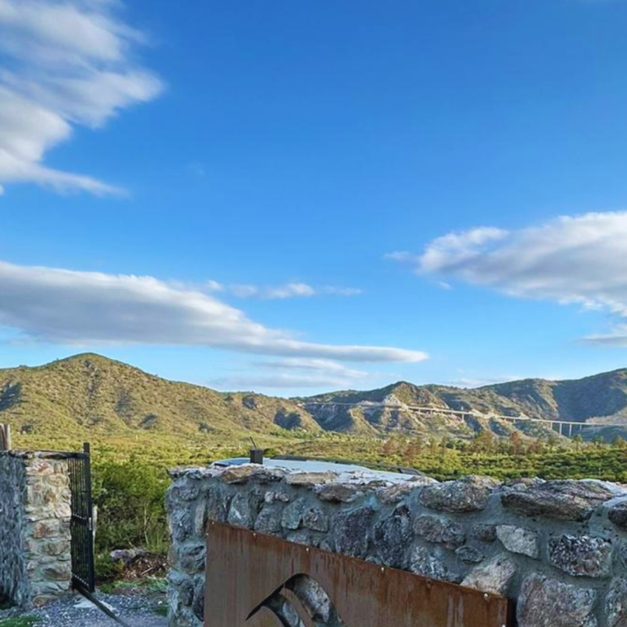 Copia de REFUGIO DE MONTAÑA BROCHURE (1080 x 1350 px) (2)